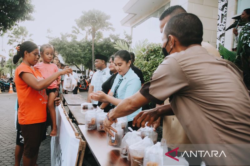 BERBAGI TAKJIL GRATIS DI KOTA KUPANG