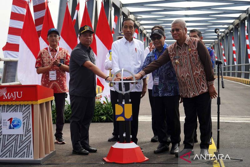 Presiden Joko Widodo resmikan duplikasi jembatan Kapuas