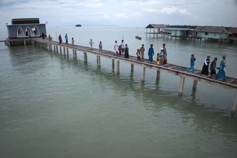 Masjid di tengah laut Buton