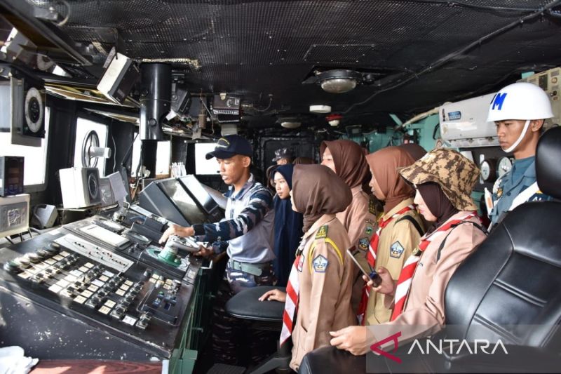 TNI AL gelar "open ship" di Dumai untuk kenalkan dunia kebaharian