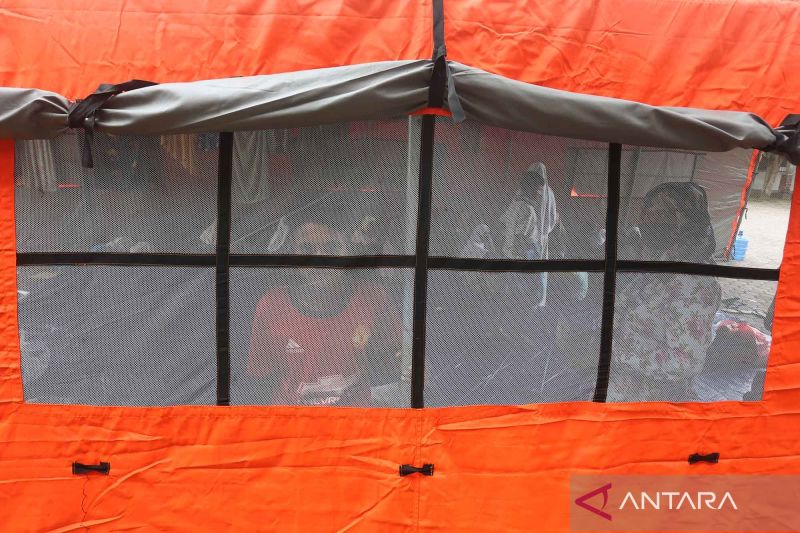 Diusir warga, imigran Rohingya dipindahkan ke kompleks Kantor Bupati Aceh Barat