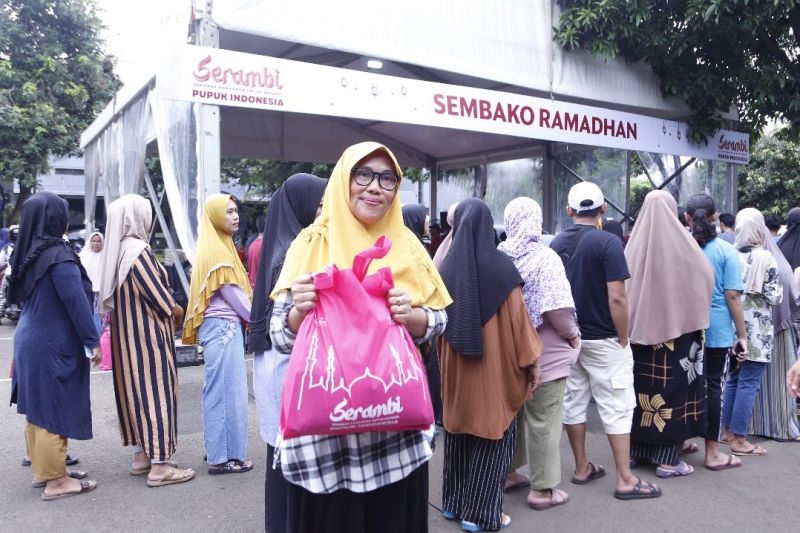 HUT ke-12, Pupuk Indonesia bagikan 1.000 paket pangan ke masyarakat