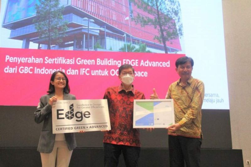 Setara dengan Menanam 24.000 Pohon, OCBC Space Raih Sertifikasi Green Building EDGE Advanced dari IFC dan GBC Indonesia atas Kontribusi Mengurangi Emisi Karbon