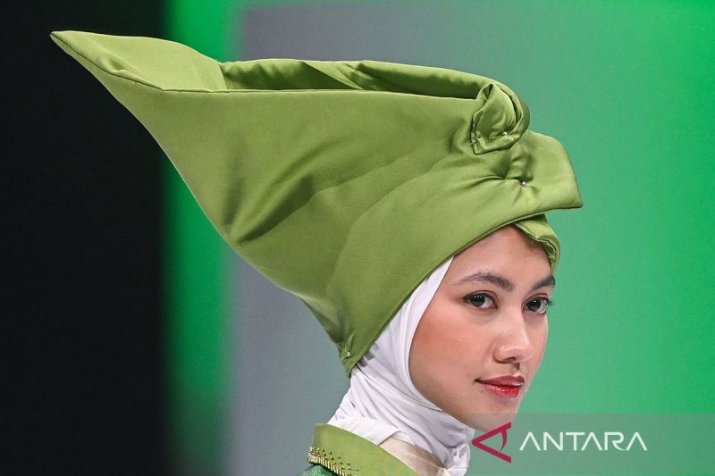 Indonesia Fashion Week 2024 tampilkan karya mode yang tergabung dalam Dekranasda