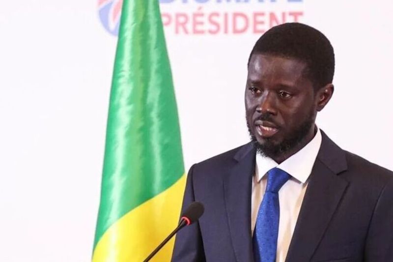 Faye dilantik sebagai presiden kelima dan termuda Senegal