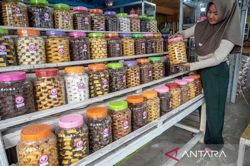 Pedagang kue kering musiman di Palu