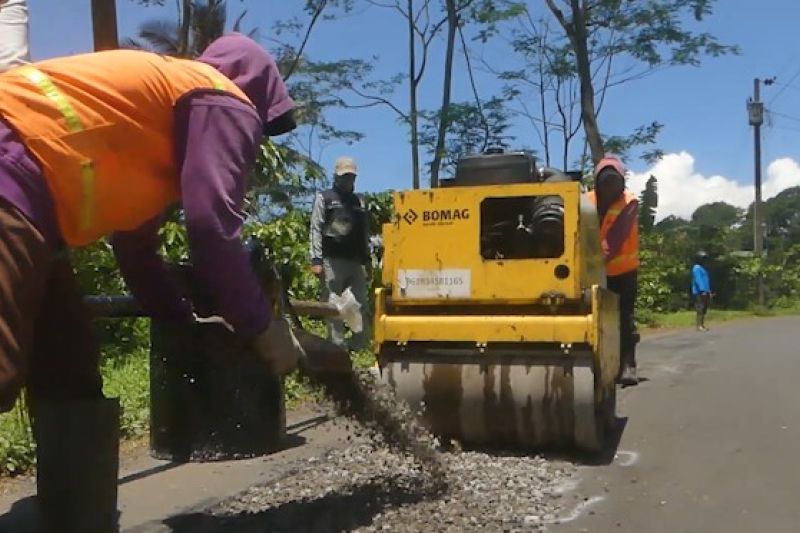 Dinas PUPR Kabupaten Temanggung kebut perbaikan jalur alternatif mudik