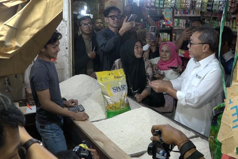 Tinjau Pasar Kebon Kembang Kota Bogor, Mendag: Harga beras turun