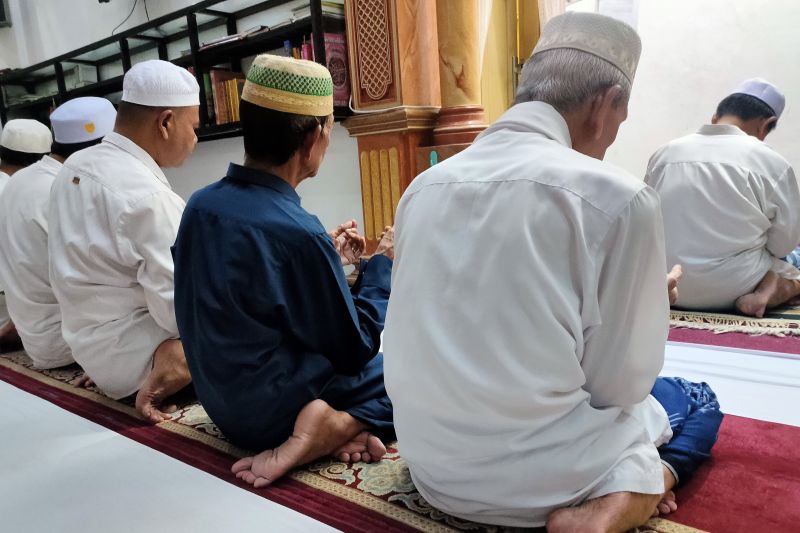 Doa setelah shalat hajat beserta tulisan latin dan artinya