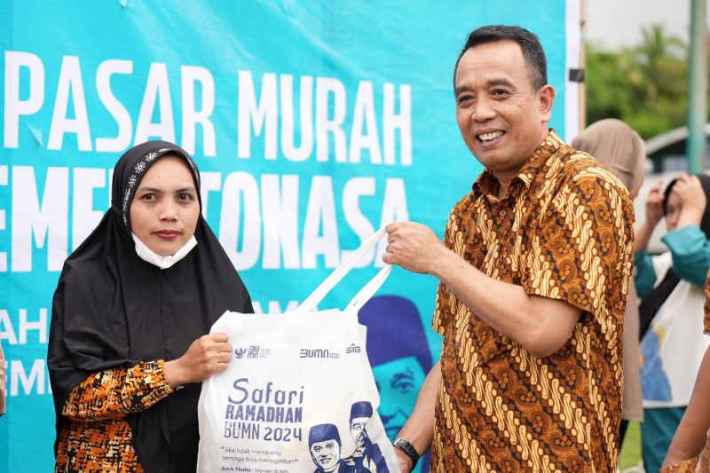 Semen Indonesia salurkan 6.000 paket sembako jelang akhir Ramadhan