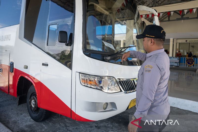 Inspeksi bus angkutan mudik di Palu