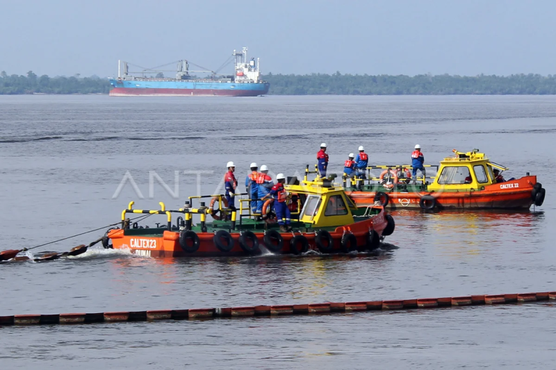 Antisipasi tumpahan minyak di perairan Dumai