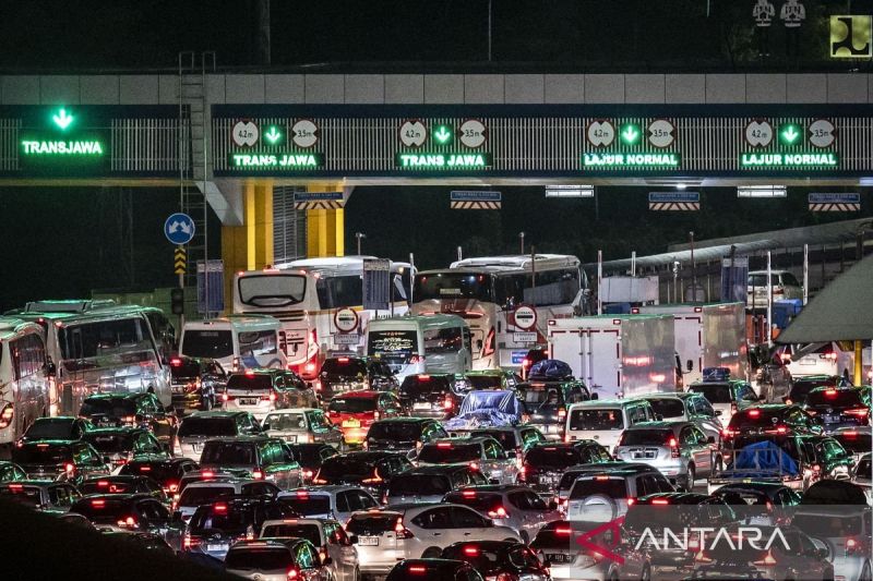 Malam ini, rekayasa lawan arah diberlakukan di Tol Jakarta-Cikampek