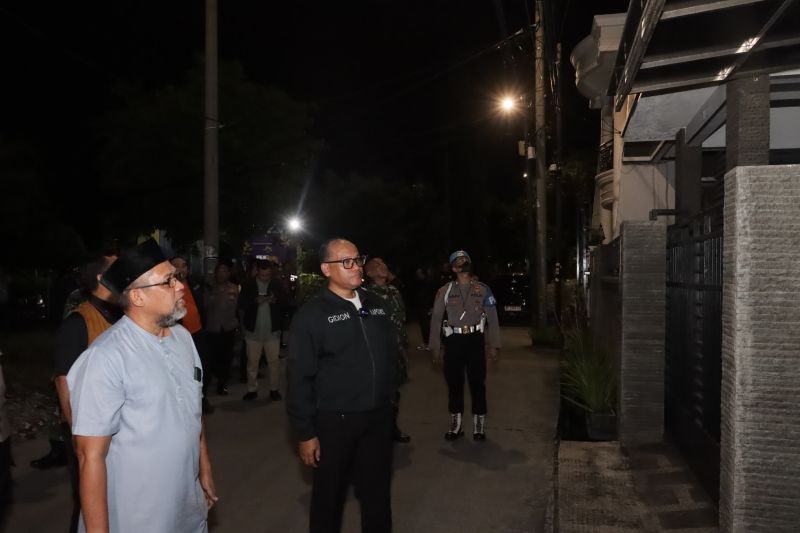 Polisi patroli rumah kosong yang tinggal mudik warga Jakut