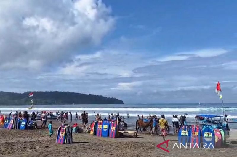 Satpolairud gencarkan patroli pengamanan wisata Pantai Pangandaran