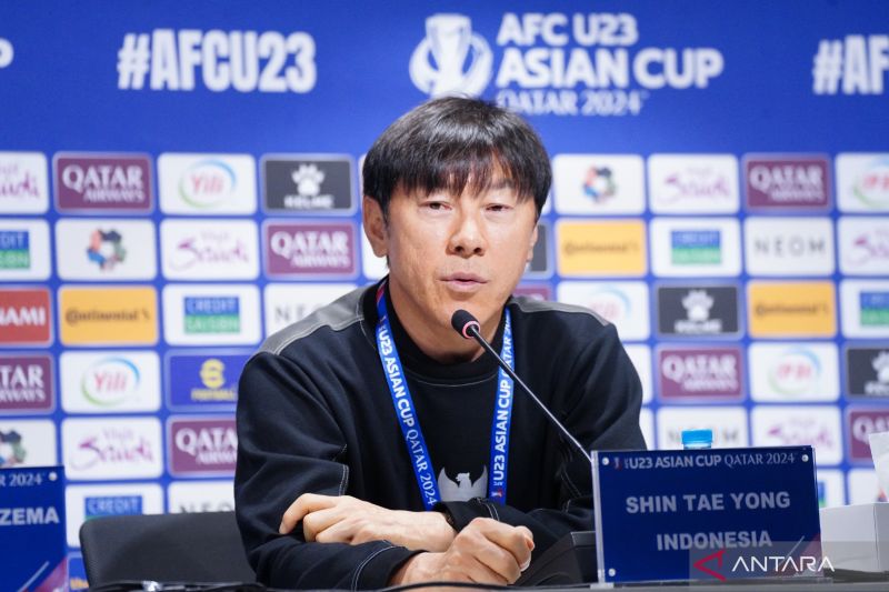Shin Tae-yong turunkan lima bek pada laga perdana melawan Qatar