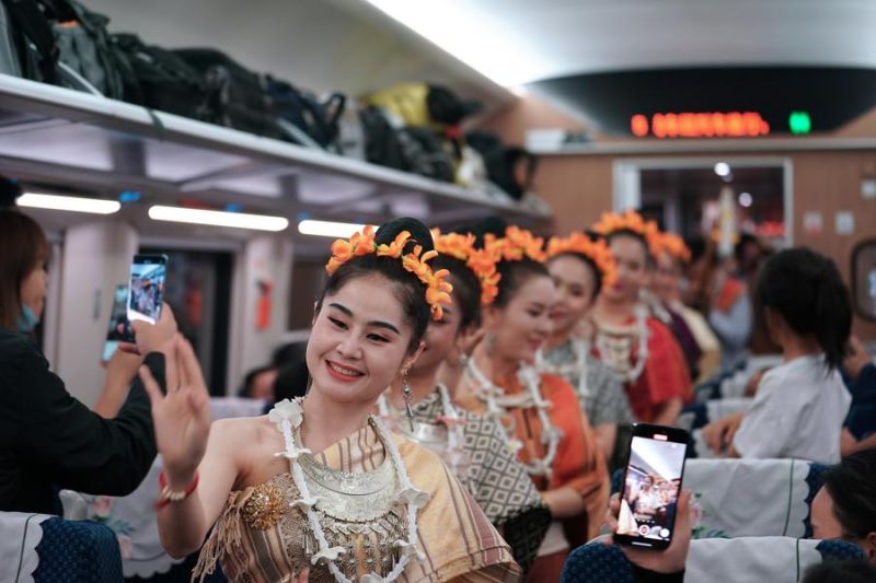 Jalur Kereta China-Laos tangani 180.000 penumpang lintas perbatasan