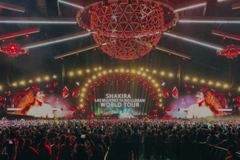 Shakira umumkan tur dunia 2024 saat tampil di Coachella
