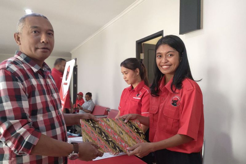 Tiga bakal calon gubernur ambil formulir pendaftaran di PDIP Maluku