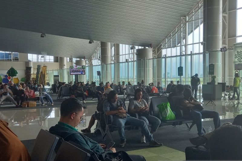 Bandara Sam Ratulangi tutup akibat erupsi Gunung Ruang