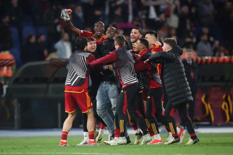 AS Roma lolos ke semifinal setelah menang agregat 3-1 lawan AC Milan