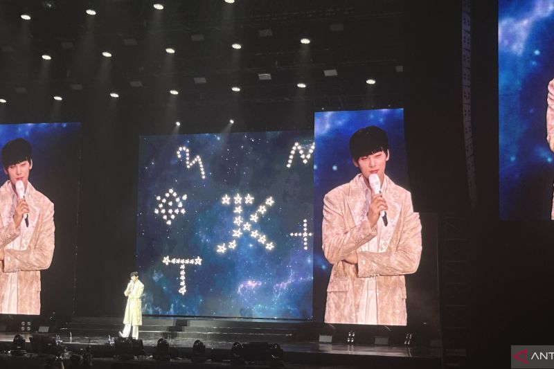 Cha Eun-woo menggambar rasi bintang khusus bagi penggemar