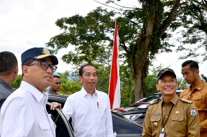 Jokowi tinjau pasar tumpah hingga RSUD di Mamasa Sulbar