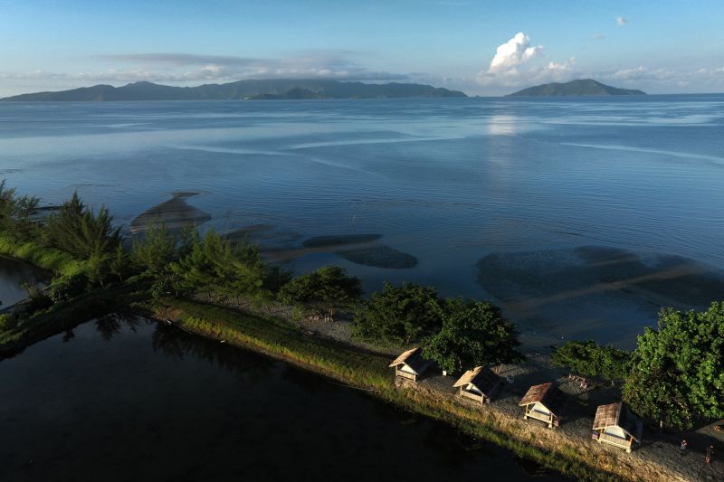 Wisata Pulau Padamarang dan Pantai Shaka di Kolaka