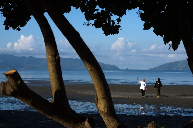 Wisata Pulau Padamarang dan Pantai Shaka di Kolaka