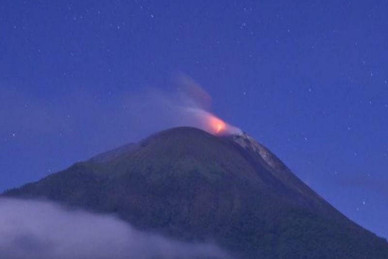 Geological Agency urges public to avoid  Ili Lewotolok Volcano summit