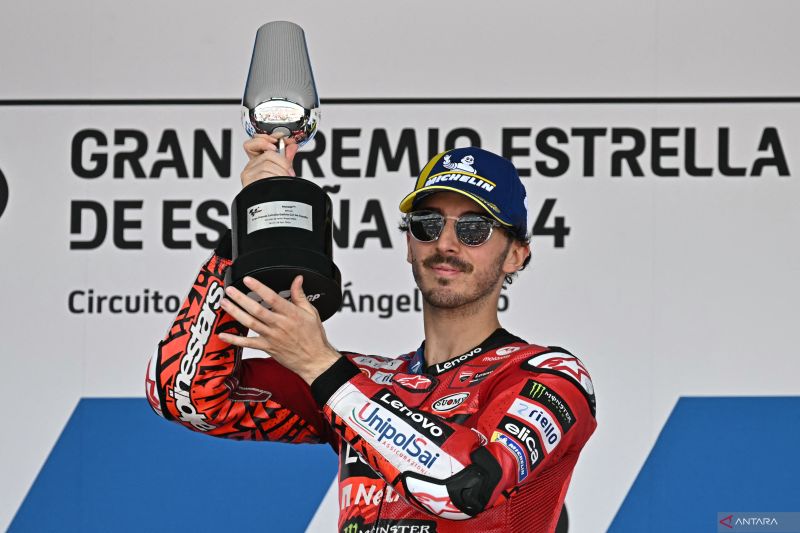 Francesco Bagnaia menangi Grand Prix Spanyol setelah balapan dramatis