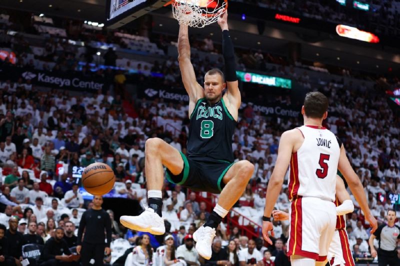 Celtics bangkit, unggul 2-1 atas Heat