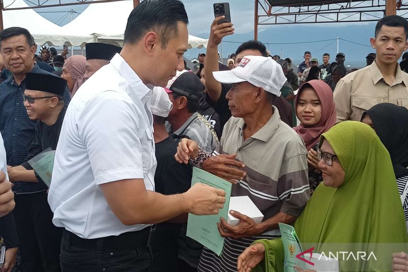 Menteri ATR serahkan 655 sertifikat tanah kepada warga huntap Petobo