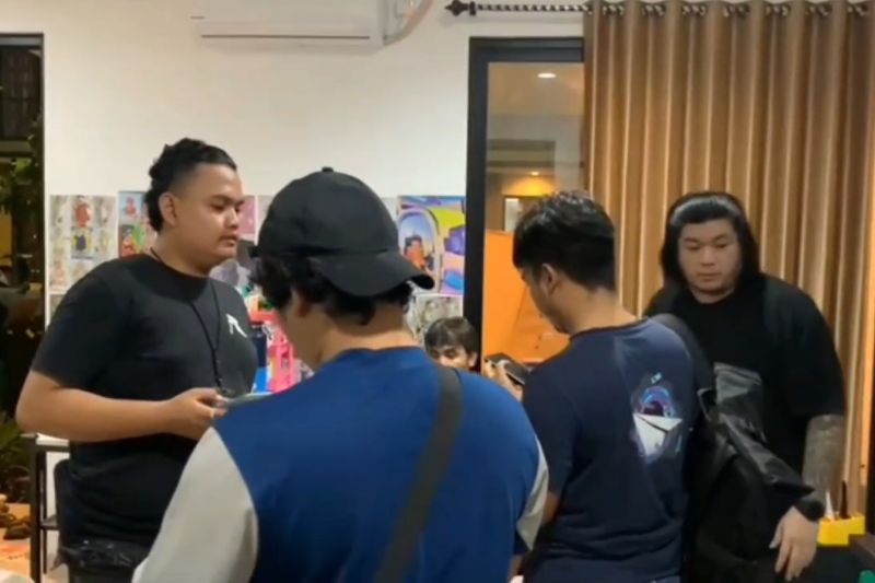 Polisi tangkap 11 orang terkait markas judi online di Teluk Naga