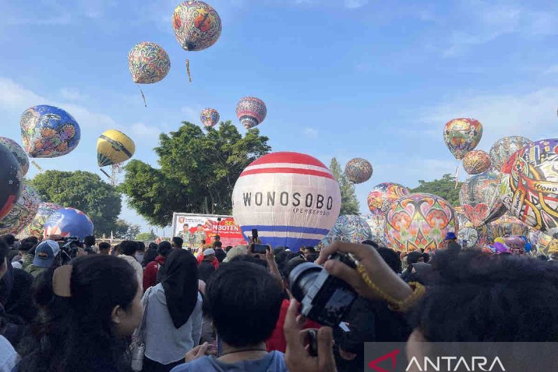 Merawat keindahan warna warni balon udara di langit Wonosobo