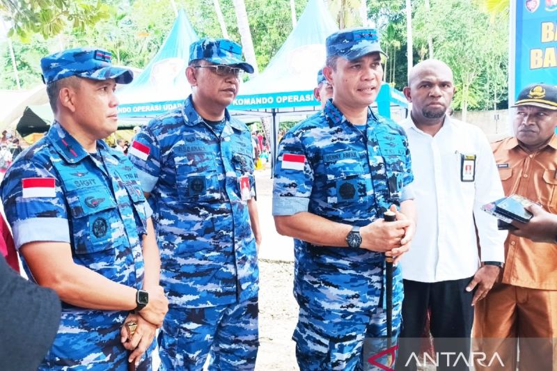 TNI AU beri layanan kesehatan gratis warga Kampung Anggraidi Biak