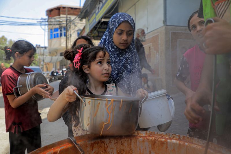 Bantuan makanan penyelamat warga Gaza di tengah konflik Israel-Hamas