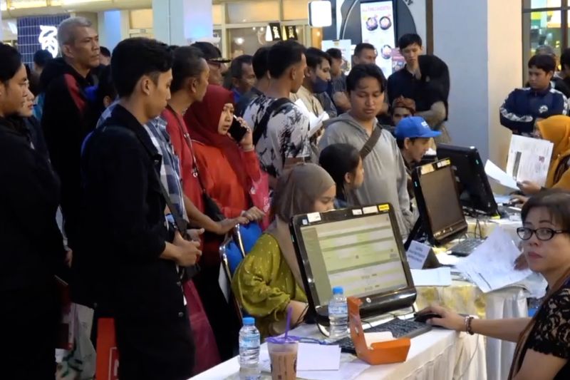 Ramai, pelayanan kependudukan satu hari jadi di Malang capai seribu