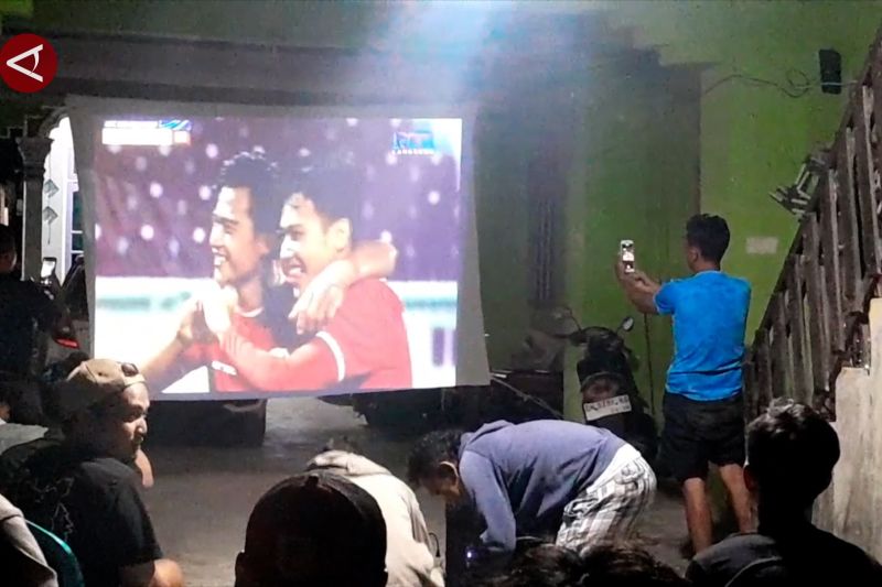 Serunya keluarga Witan Sulaeman dan warga Palu nobar Piala Asia U-23