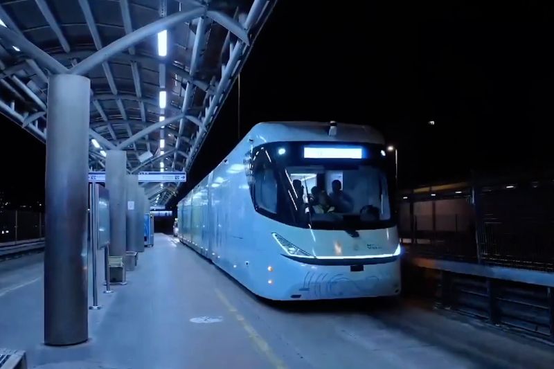 Istanbul uji coba metrobus pintar buatan China