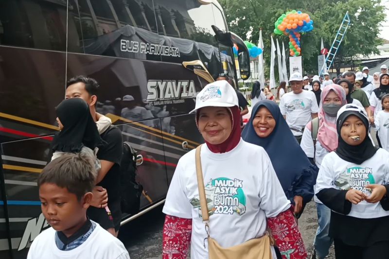 Ratusan warga ikutI "mudik asyik BUMN" dari Surabaya