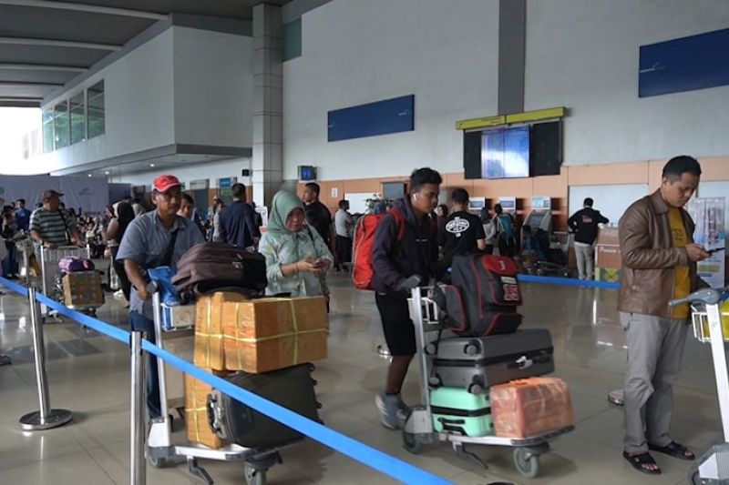 33 ribu penumpang padati Bandara Hasanuddin saat puncak arus balik