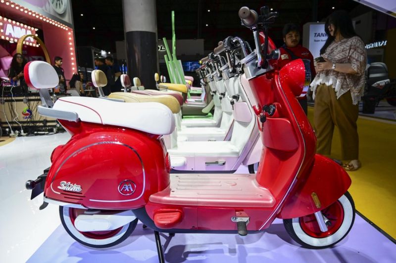 Mobil-mobil China bersinar di pameran kendaraan listrik Indonesia