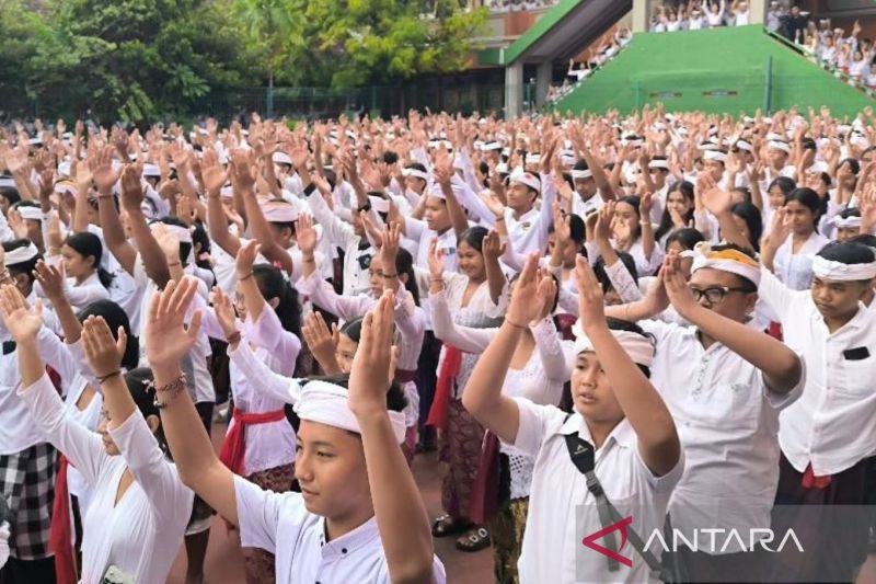 85083-siswa-guru-di-denpasar-pecahkan-rekor-muri-edukasi-cbp-rupiah