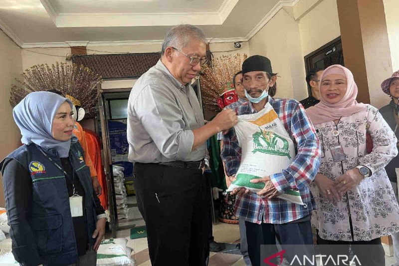 Bulog mulai salurkan bantuan pangan beras 10 kg tahap dua di Jakarta