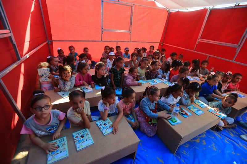 Guru pengungsi dirikan "sekolah tenda" bagi pelajar Palestina di Rafah