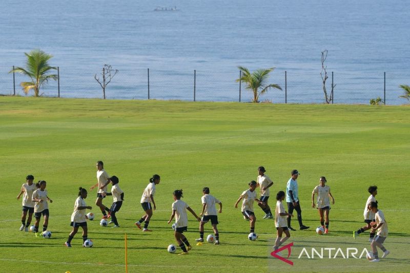 Timnas Putri U-17 jalani latihan jelang pertandingan perdana Piala Asia