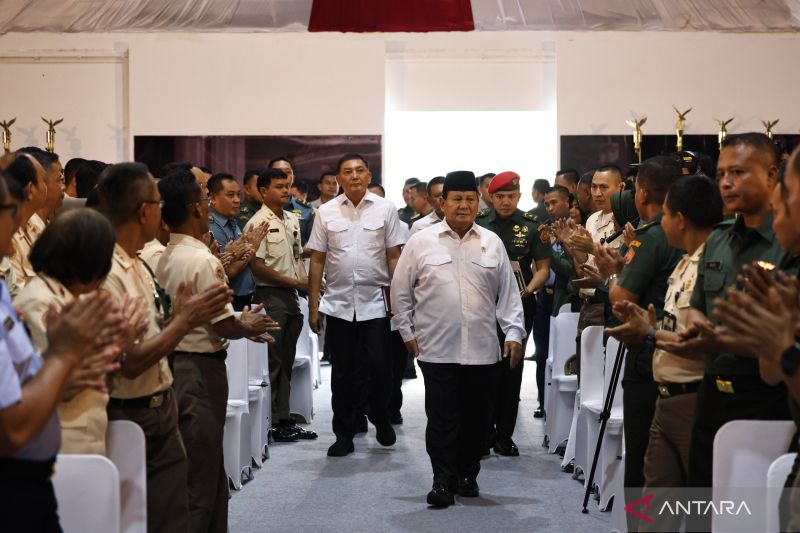 Menhan Prabowo tekankan misi pertahanan ke pegawai saat halalbihalal