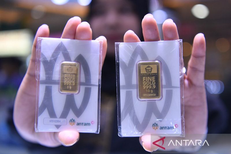 Harga emas Antam naik jadi Rp1,318 juta per gram