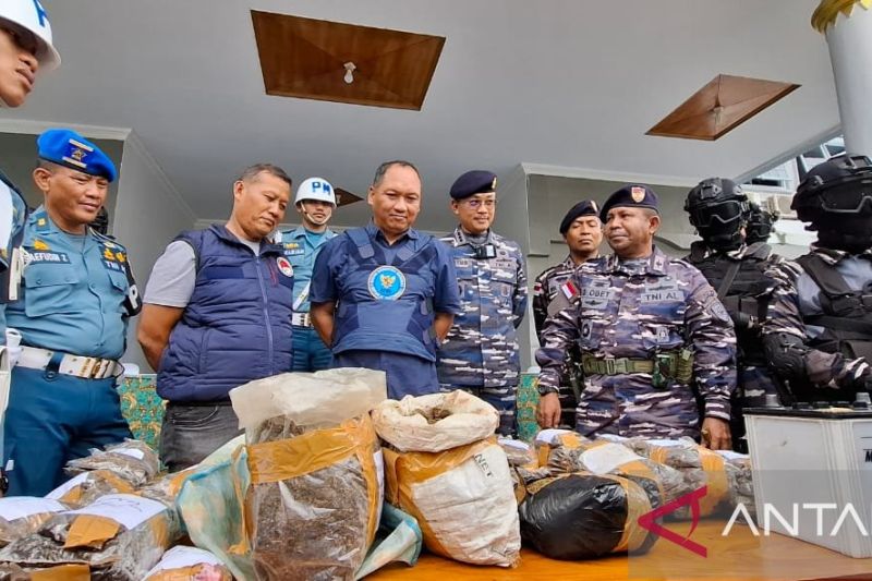 Lantamal X Jayapura gagalkan penyelundupan 13,43 kg ganja asal PNG
